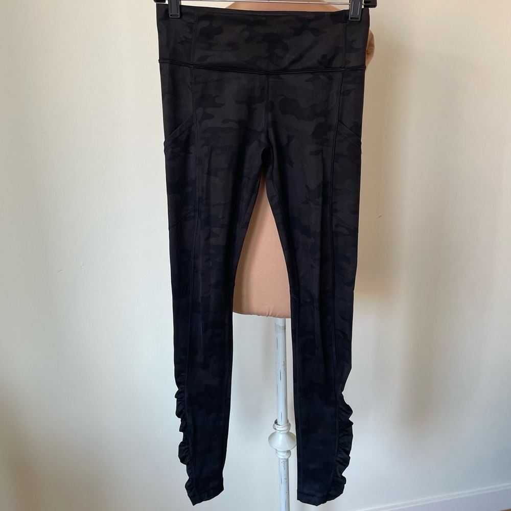Lululemon Black Camo Full Length Ruched Leg Speed Tight IV Ruched Leggings EUC 4